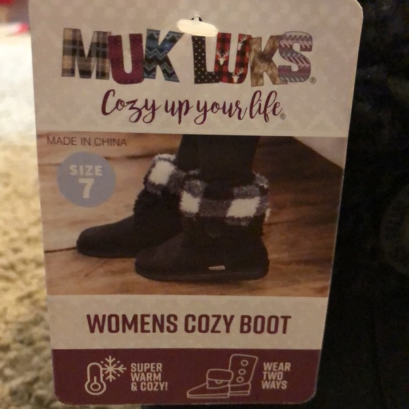 ❤️ NWT Muk Luks Black and white cozy booties - Picture 9 of 11